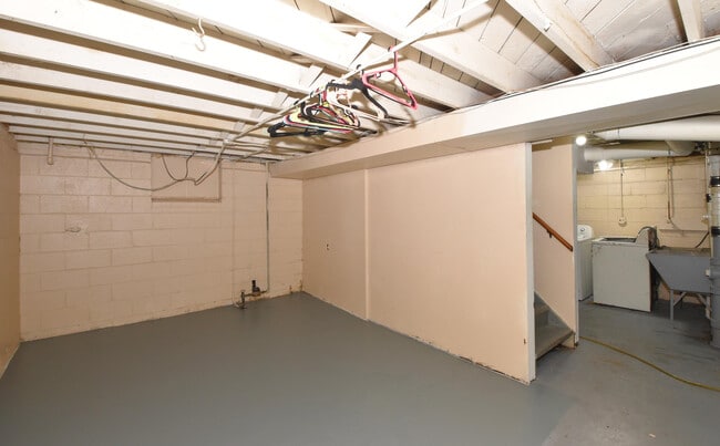 Building Photo - 3115 Lasalle St