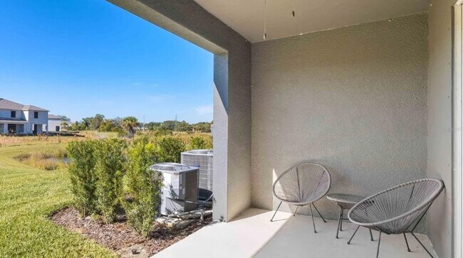 Building Photo - Spacious 3-Bed, 2.5-Bath Townhouse in West...