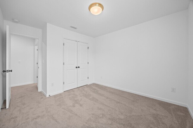 Building Photo - Stunning 3-bed, 2.5 bath townhome in Penley Place of Clover!