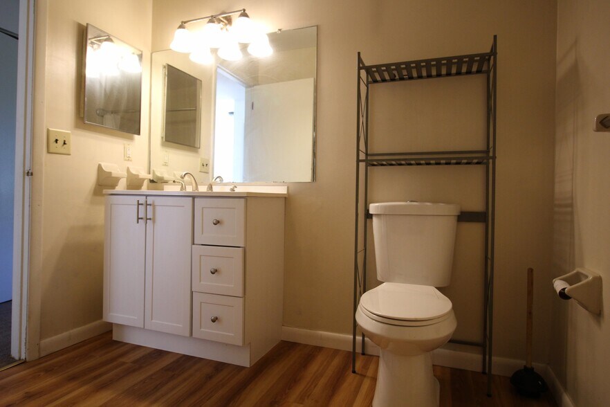 Building Photo - 5118 E Brigantine Ct