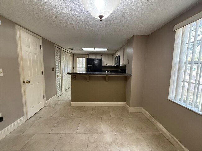Building Photo - 2201 Fletchers Point Cir