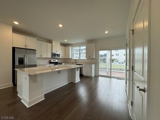 Building Photo - 71 Eastwood Ter