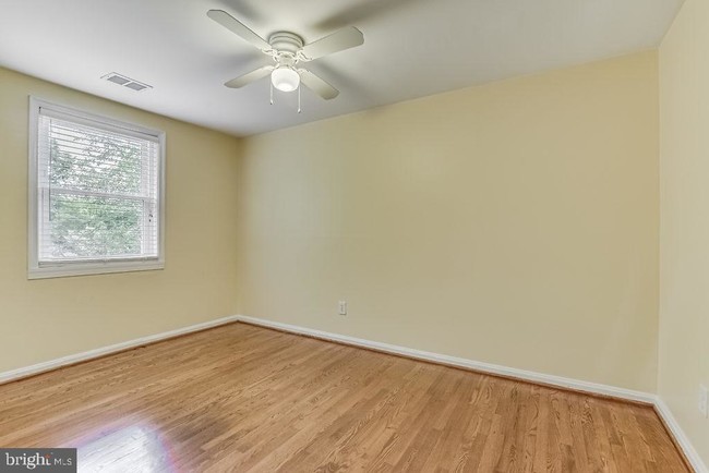 Building Photo - 260 Burgess Ave
