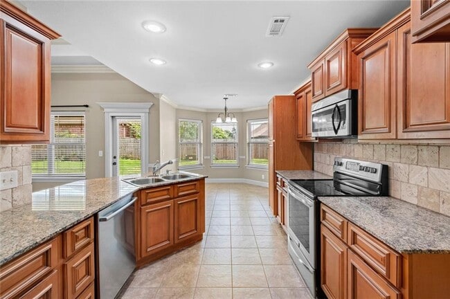 Building Photo - 1604 W Stratton Dr