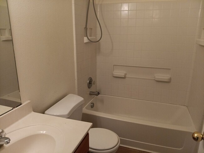 Building Photo - 3 Bedroom, 2 Bathroom Home! Available Soon!!