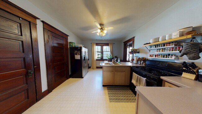 Kitchen - 7217 Saint James St