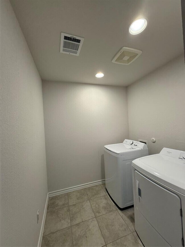Building Photo - 156 Limonite Ln