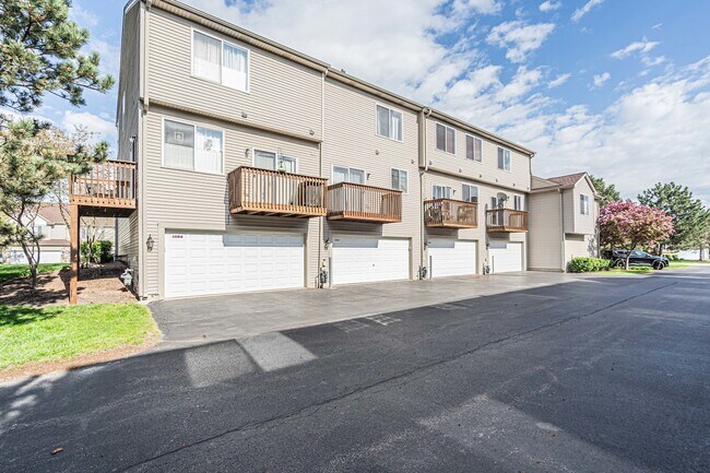 Building Photo - 1084 Ellsworth Dr