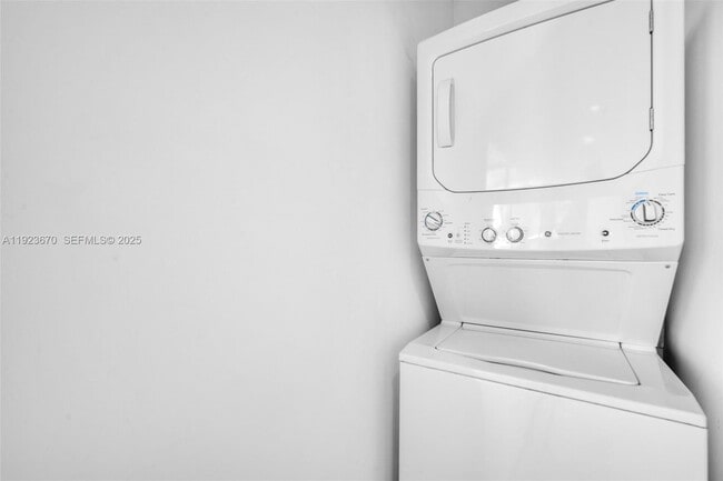 Building Photo - 55 SW 9th St