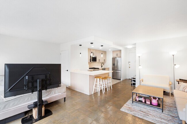 Building Photo - 201 St Pauls Ave