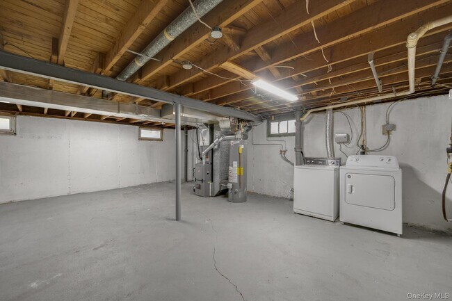 Building Photo - 22 Heath Ln