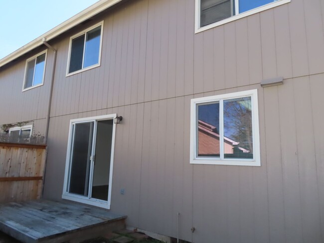 Building Photo - 3 Bed, 2.5 Bath Townhome In The Churchill ...