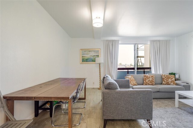 Building Photo - 321 S San Vicente Blvd