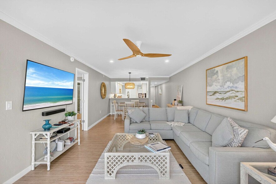 Building Photo - 5201 Gulf of Mexico Dr