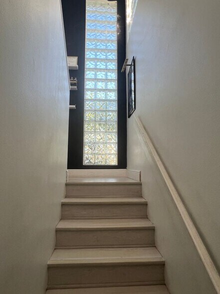 Building Photo - 5080 Elmhurst Rd