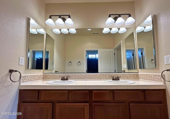 Building Photo - 7263 Foxwood Ln