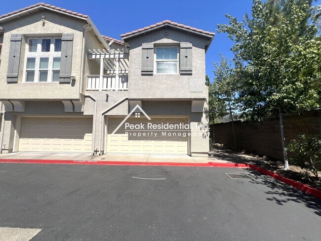 Building Photo - Beautiful Folsom 3bd/2.5ba Townhouse with ...