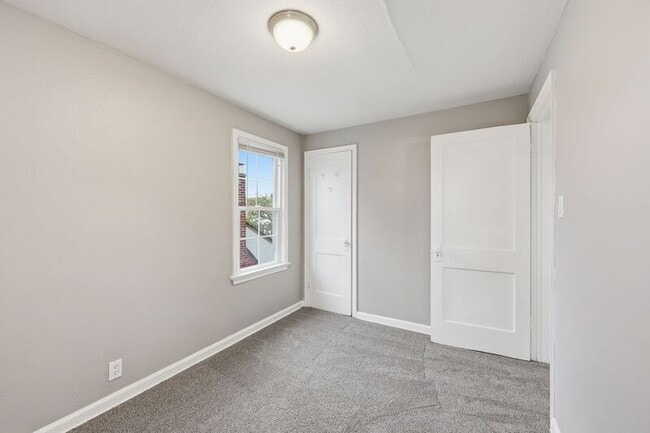 Building Photo - 735 E Mithoff St