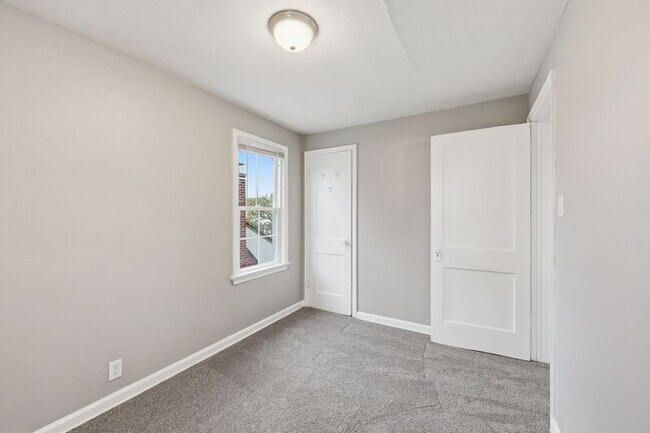 Building Photo - 737 E Mithoff St