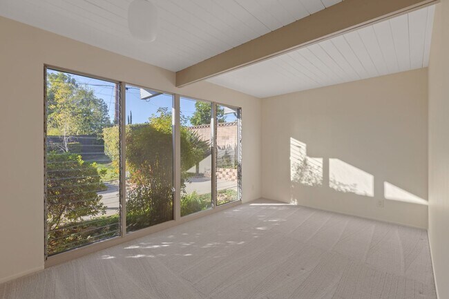 Building Photo - 10347 Cozycroft Ave