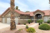 Building Photo - 680 S Pineview Dr