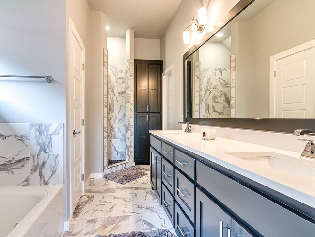 Building Photo - Modern Home in Edmond Schools - 4 bedrooms...