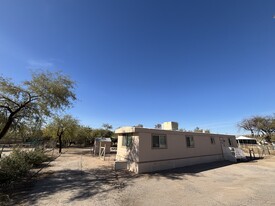 Building Photo - 5725 N La Cholla Blvd