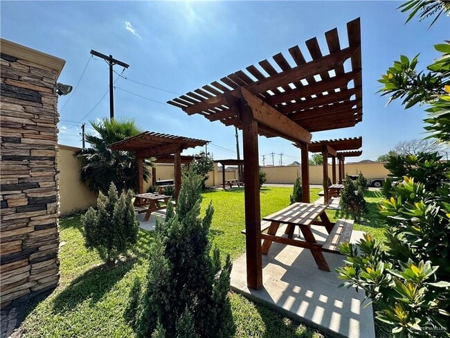 Building Photo - 22 West Dr