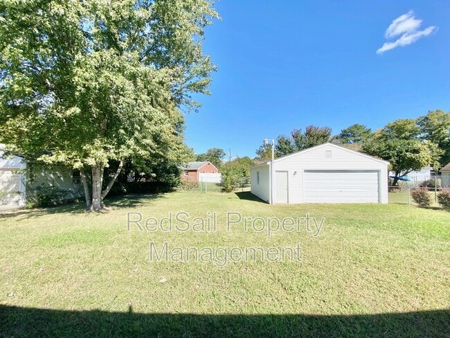 Building Photo - 437 Fox Hill Rd