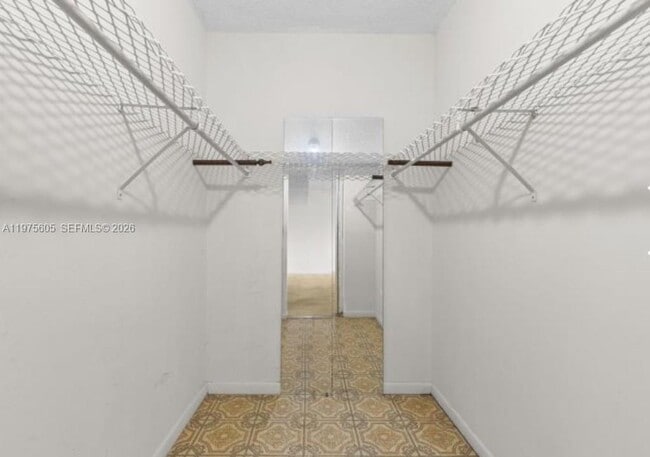 Building Photo - 4850 SW 63rd Terrace