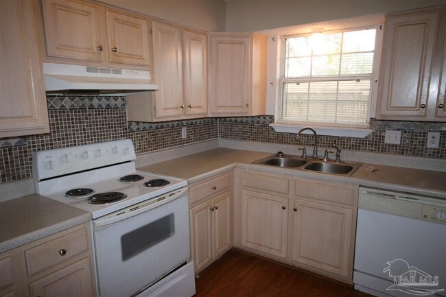 Building Photo - 3160 Palmdale Ave