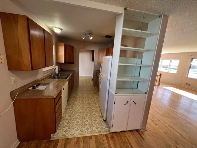 Building Photo - 3 Bed 2 Bath House with Attached 2 Car Garage & Trailer Parking