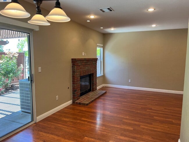 Building Photo - 4173 Garibaldi Pl