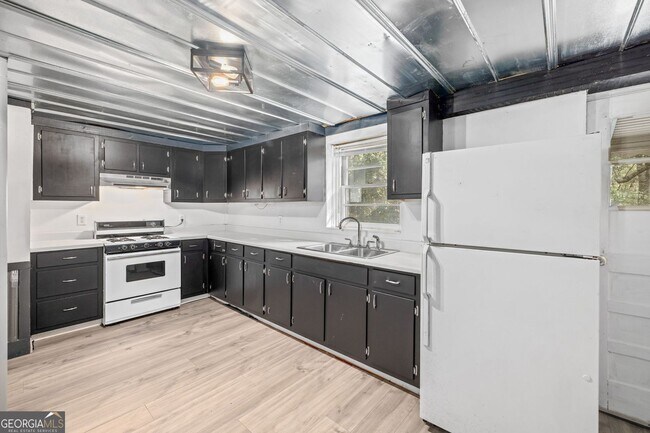 Building Photo - 4041 Fincher Dr