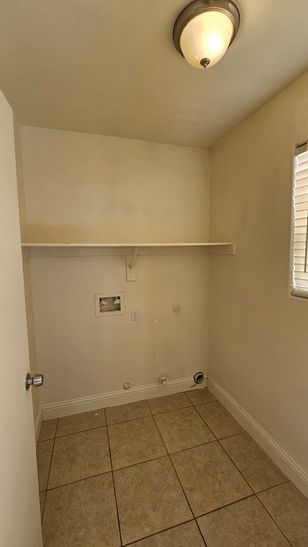Building Photo - 8503 Mainsail Dr