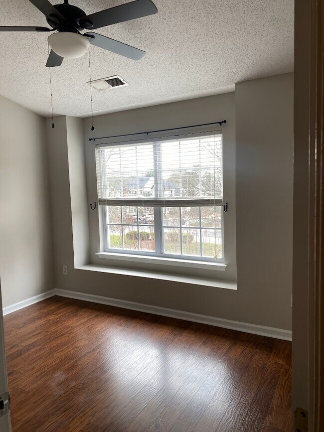 Building Photo - 160 Portestowne Way