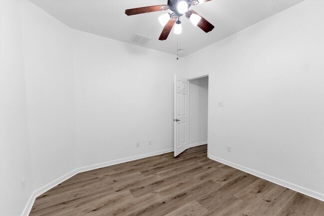 Building Photo - 14823 Yellow Begonia Dr