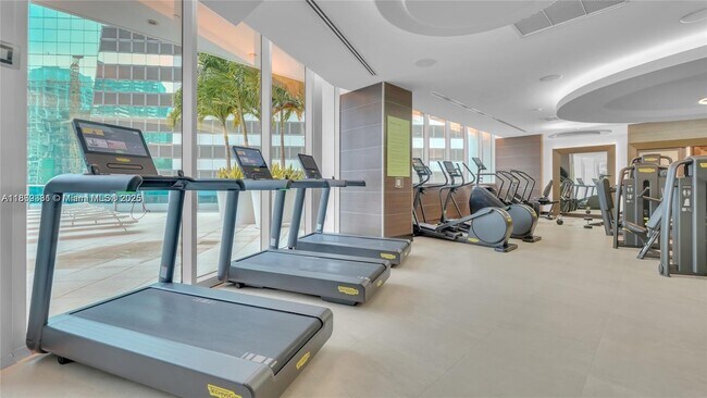 Building Photo - 200 Biscayne Blvd Way