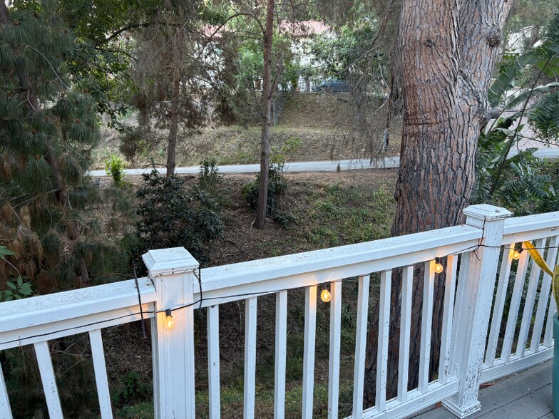 Building Photo - 1548 Le Flore Dr