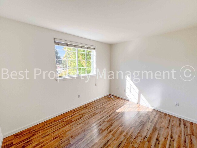 Building Photo - 3 Bedrooms/ 3 Bathrooms; 1,720 Square Foot...