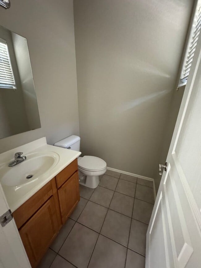 Building Photo - Beautiful 3 bedroom 2.5 bath home for Rent...