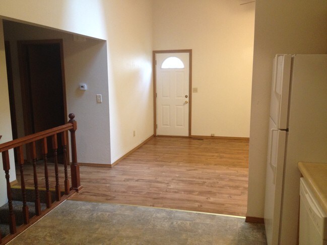 Kitchen Pic 2 - 522 Pepperhill Ct