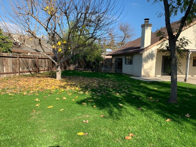 Building Photo - 4525 Trumbull Dr