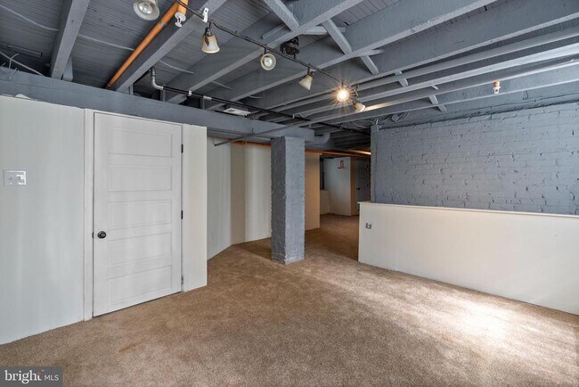 Building Photo - 3401 White Ave