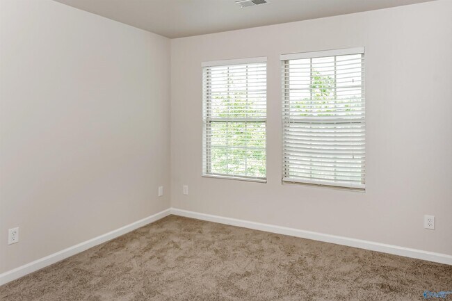 Building Photo - 120 Darrow Creek Dr