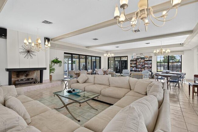 Building Photo - 130 Cypress Club Dr