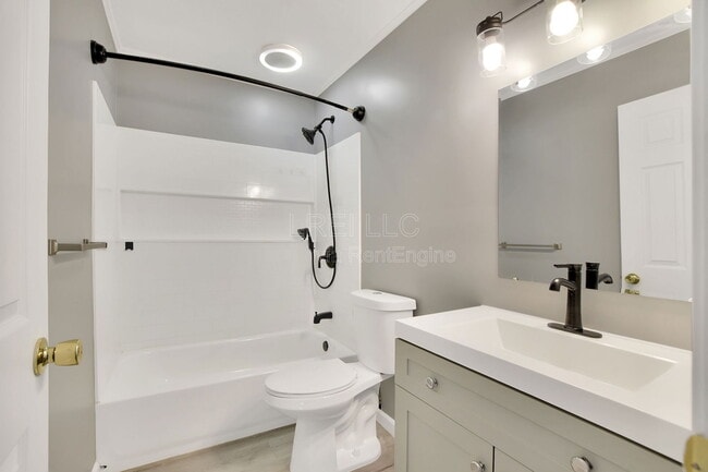 Building Photo - 817 Lancelot Ct