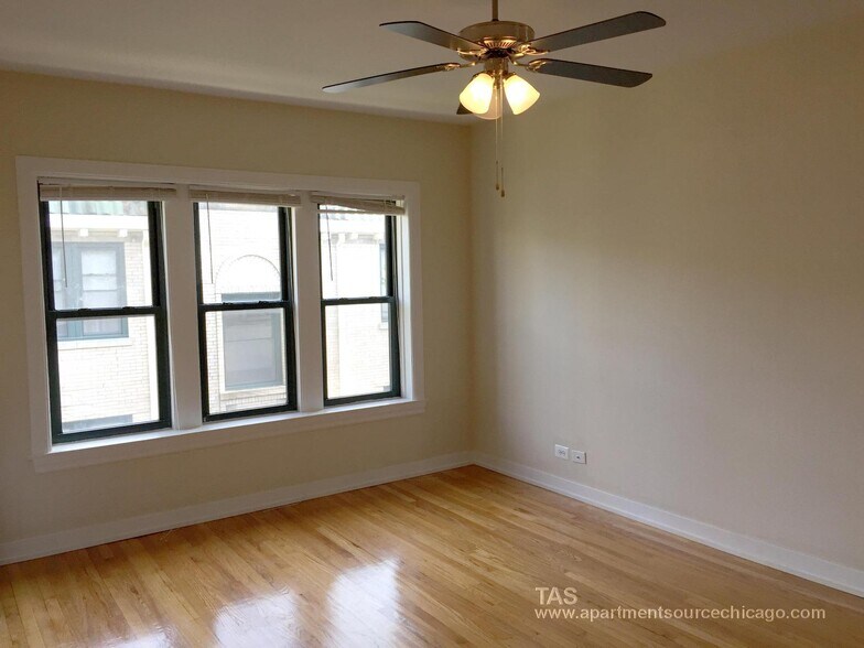 Building Photo - 4847 N Wolcott Ave