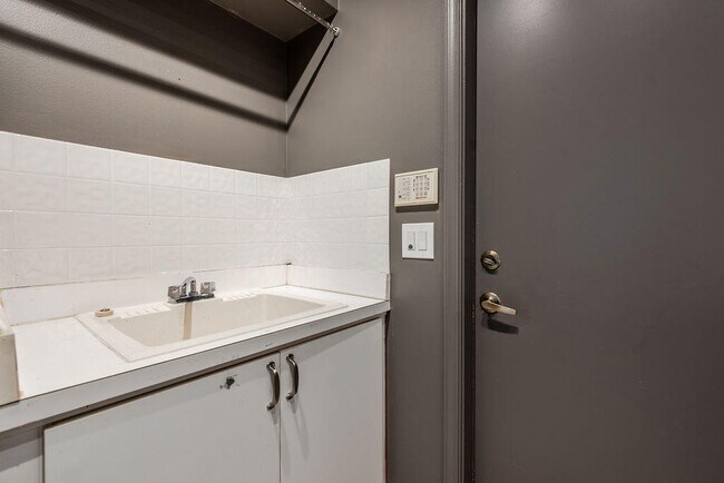 Building Photo - 7828 Dorchester Rd