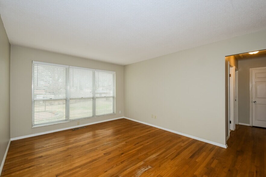 Building Photo - 2315 E Humes Ln